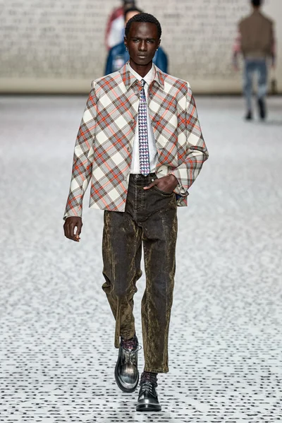 Look 23